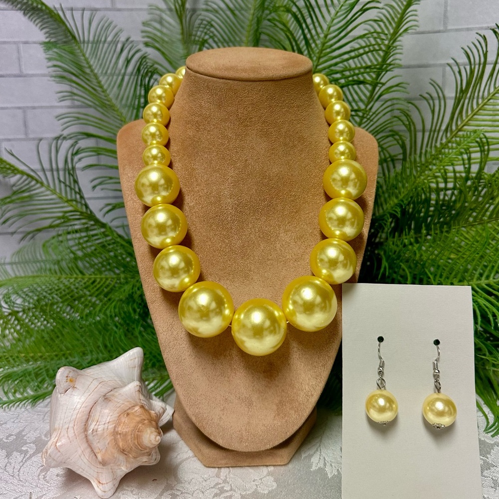 Yellow bead necklace set NWT